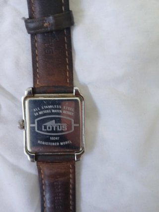Reloj Lotus Cuadrado Marrón y Plateado