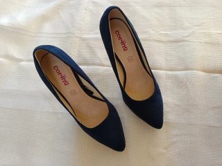 Zapatos de tacón azul marino