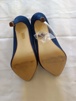 Zapatos de tacón azul marino