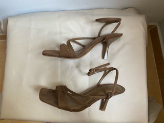 Sandalias tacón ante tiras marrón