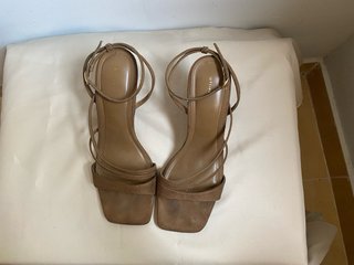 Sandalias tacón ante tiras marrón