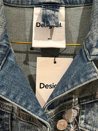 Chaqueta tejana Desigual bordada