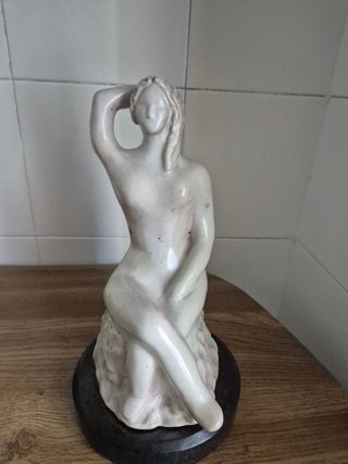 Estatuilla antigua de porcelana 26×15 mm