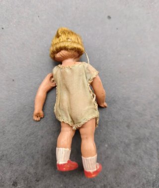 Muñeca de celuloide antigua