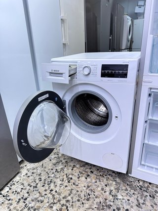 Lavadora Bosch + Nevera Liebherr