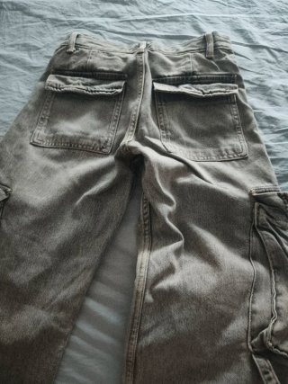 Pantalón cargo ZARA gris