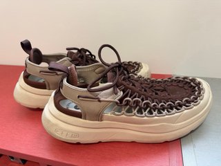 Keen Uneek WK Afew Sandalias Beige/granate