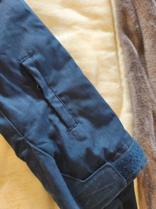 Chaqueta azul montaña-nieve.