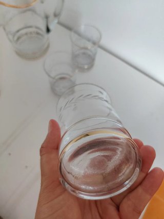 Jarra y 5 vasos cristal dorado