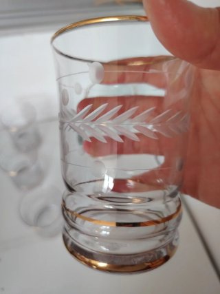 Jarra y 5 vasos cristal dorado
