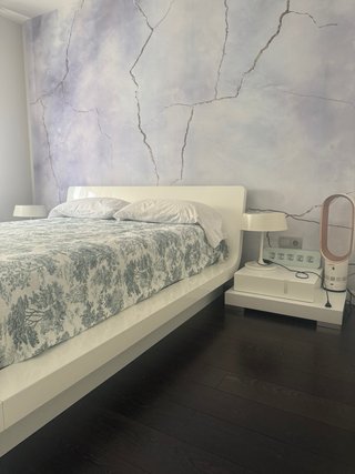 Cama 150 con 2 Mesitas