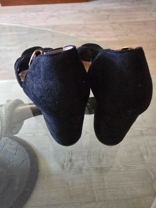 Sandalias negras de tacón