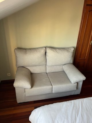 Sofá de 2 plazas gris moderno