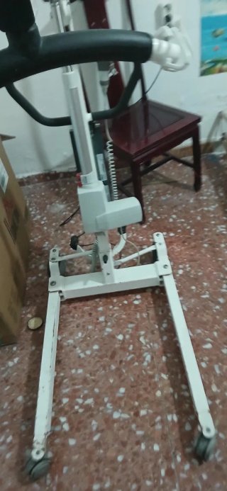 Grúa para personas de movilidad reducida.