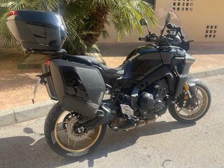 Yamaha Tracer 9 GT Negra y Dorada