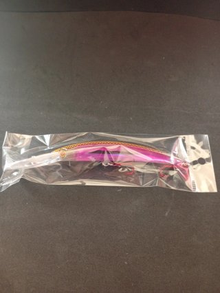 Señuelo de pesca púrpura