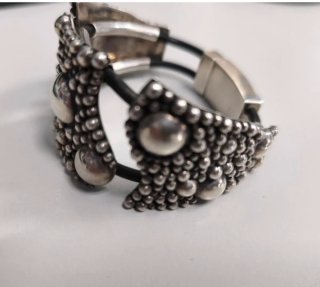 Pulsera de plata con diseño de burbujas