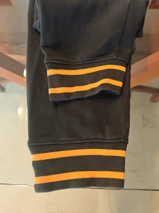 Pantalones chándal Jordan negros con detalles nara