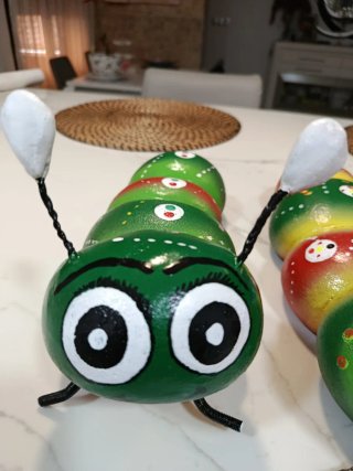 Figuras de decoración de oruga morada
