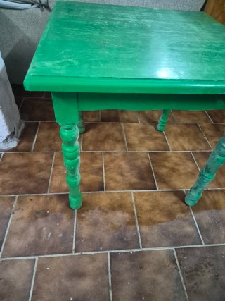 Mesa de madera verde