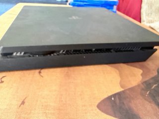 PS4 Slim + 9 Juegos + 2 Mandos