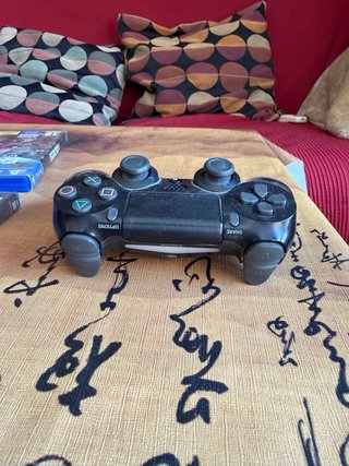 PS4 Slim + 9 Juegos + 2 Mandos