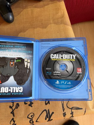 PS4 Slim + 9 Juegos + 2 Mandos