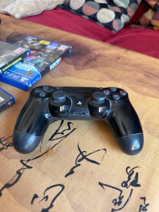 PS4 Slim + 9 Juegos + 2 Mandos