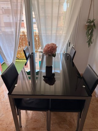 Mesa Comedor Cristal Negro + 4 Sillas