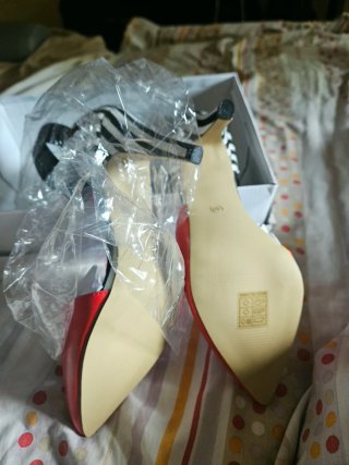 Zapatos de tacón rojos SIN ESTRENAR.