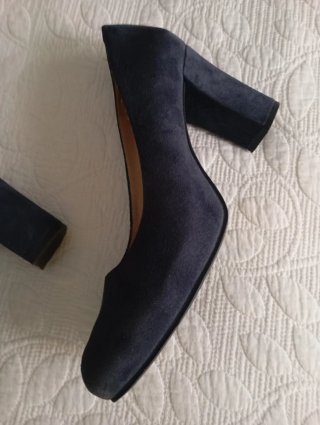Zapatos de salón azul piel de ante , tacón de 8 cm