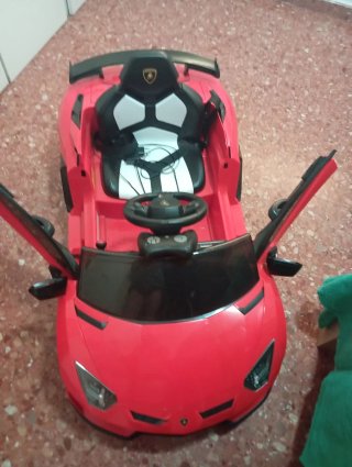 Coche eléctrico infantil rojo