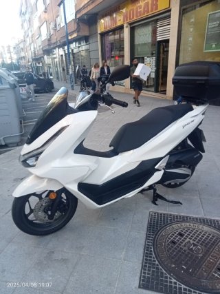 Honda PCX 125 2025 Blanca - Único Dueño