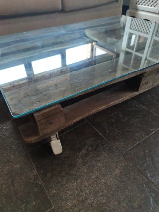 Mesa de centro de madera y cristal