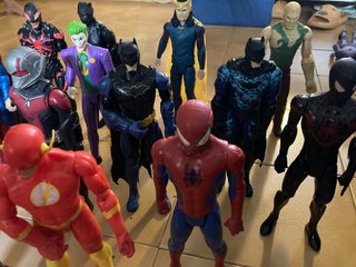 21 Figuras Superhéroes Marvel y DC
