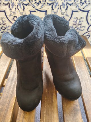 Botines cuña pelo negros