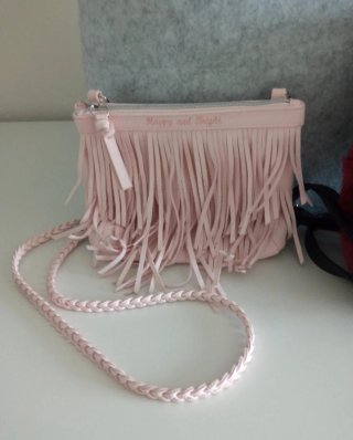 Lote 2 bolsos: rosa flecos y mochila borreguito