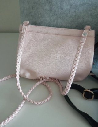 Lote 2 bolsos: rosa flecos y mochila borreguito