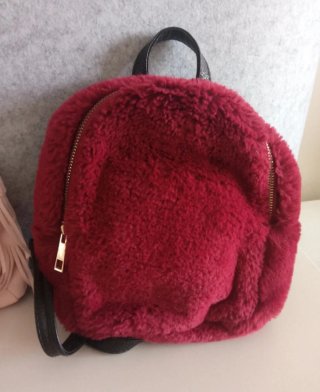 Lote 2 bolsos: rosa flecos y mochila borreguito