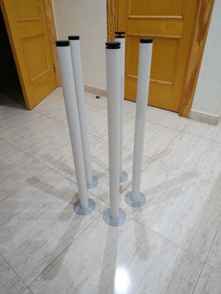 Mesa de escritorio blanca metálica