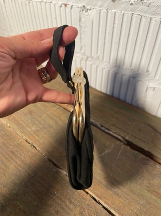 MONEDERO ART DECÓ NEGRO Y DORADO. CARTERA MANO