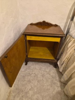 Mesita orinal antigua madera