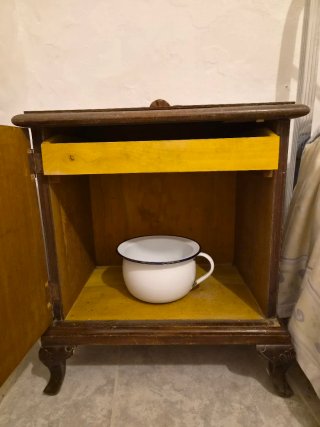 Mesita orinal antigua madera