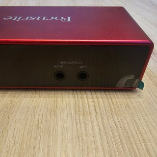 Focusrite Scarlett 2i2 4ª Gen + Micrófono Scarlett