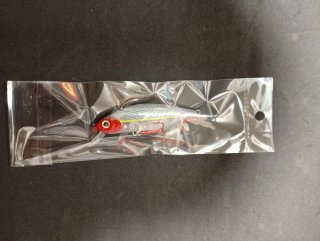 Señuelo de pesca plateado y rojo