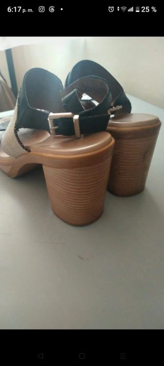 Sandalias Paula Urban Beige y Negro