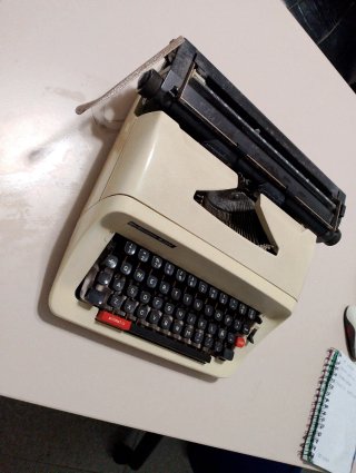 Máquina de escribir BUSICOM 8.000