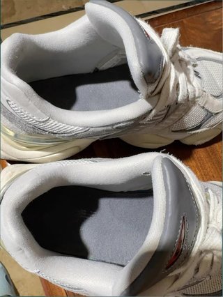 New Balance 9060 Talla 41.5 Gris/Blanco