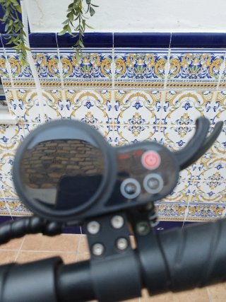 Monopatín eléctrico con sillín desmontable