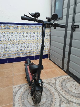 Monopatín eléctrico con sillín desmontable